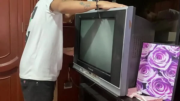 MI NUEVO VECINO NECESITA AYUDA CON SU POLLA ASI QUE LE PIDO QUE ME L META