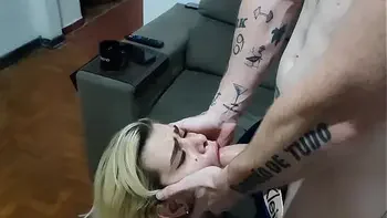 o cartao dela nao passou ela pagou chupando o pau do eletricista