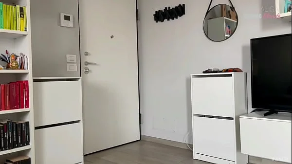 Blonde Slutty Wife Gets Fucked by the Delivery Guy