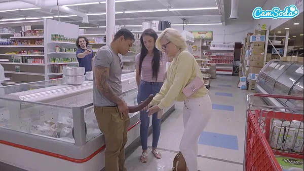 Amateur Teen Sucks Big Black Cock And Gets Fucked in Public BBC