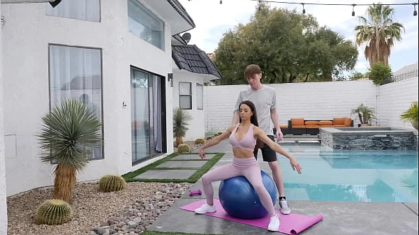 Personal Trainer Tests Eva Long's Pussy Endurance With His Cock