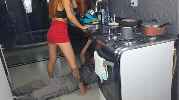 Casada recebe encanador sem calcinha!
