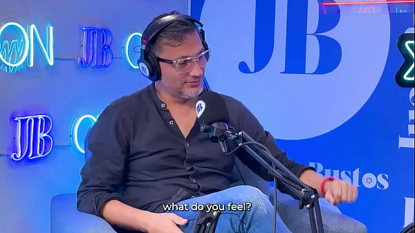 Little kinky Colombian Mayraoficial cums on the Sybian machine - Juan Bustos Podcast