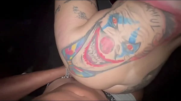 EU E MINHA AMIGA DEU A BUCETA NO PELO PRA VÁRIOS MACHOS DESCONHECIDOS NO MEIO DA RUA COM TODO MUNDO OLHANDO