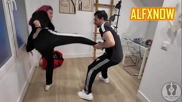 4K I CAUGHT A GIRL BURGLAR TRY TO ESCAPE FIGHTING WITH KICKS