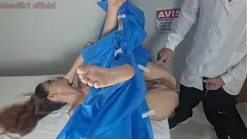 Ginecologista fode paciente durante exame!