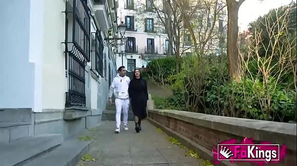 Sex tour in Madrid for the horny Valencian Nelia Estrada. Another monument to the capital!