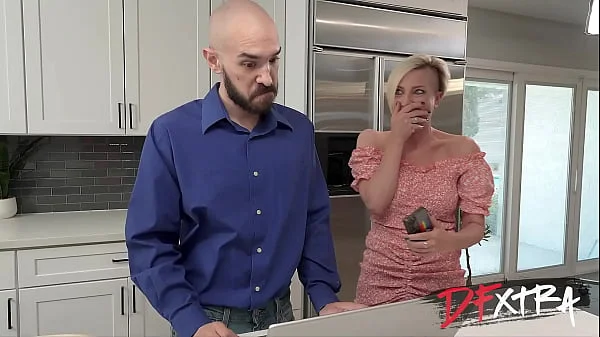 Big Bootied Beauty Sends Sext To Wrong COCK & Takes A Pounding