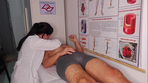 Ereção na frente da enfermeira