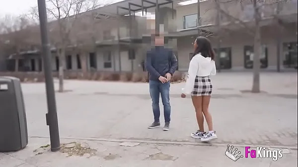 Zoe Bombon goes to Madrid in search of a stud. That’s how we met Lalo!