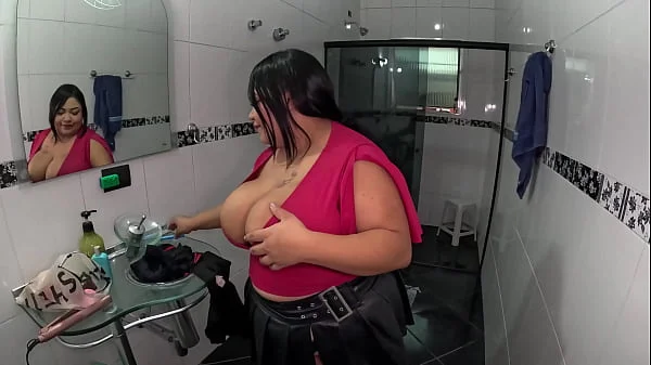 Uma gigante gostosa apronta na mansão, a peituda BBW Slut Doll