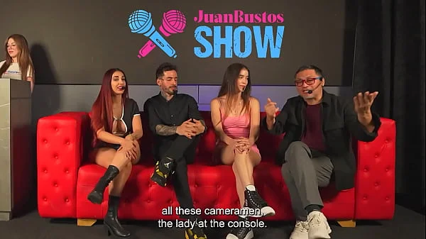 BIG TITS Mexican woman fulfills fantasy of one of her fans in PUBLIC show - Jessica Sodi and Karolingomezx