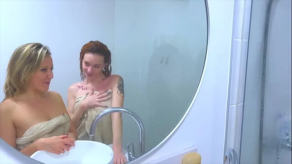 Stella et Emmanuelle en plan à 4 très chaud