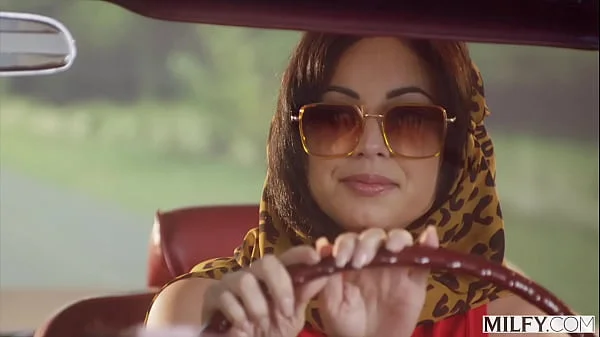 MILFY Stunning Hotwife Daisy Fuentes Ride A Huge Cock While Hubby Watches