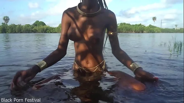 Hot skinny Africn villge girl walking naked in her villaage probably looking for some dick