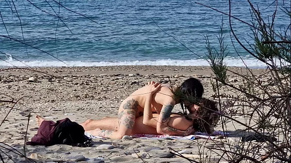 Beach sex between two passionate lovers. Female Squirting Orgasms at 7.40 and 13.25 - - Video shot with my new telephoto lens