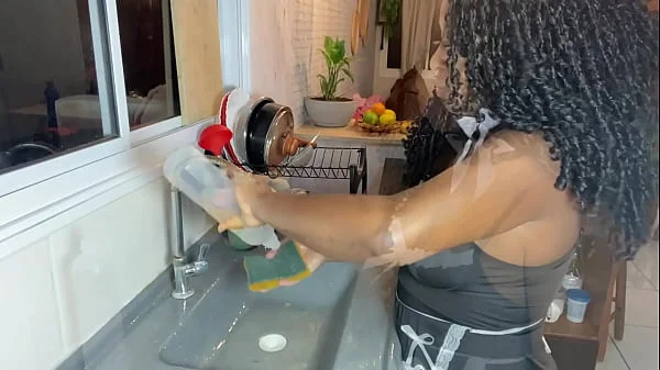 EMPREGADA NEGRA FODE NO PELO COM O FILHO JOVEM DO PATRÃO.