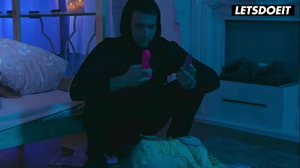 Stepsisters Marilyn Crystal & Ivy Maddox Have A Crazy Anal Affair With Burglar - HORNY HOSTEL