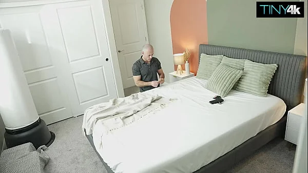 Mia River Uses Cunt To Pay Roommate Back After Stealing