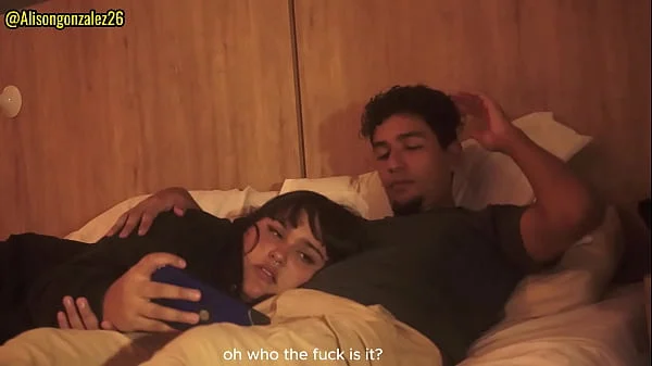 Tengo sueño hermanastro, dejame acostarme en tus piernas, pero no metas tu pene en mi boca por favor!!