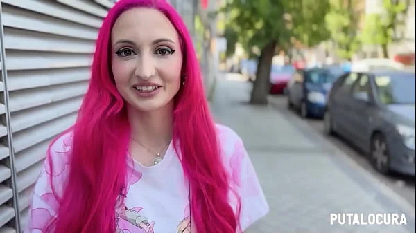 PutaLocura - Pillada a tetona friki Victoria Arias para un concurso muy caliente