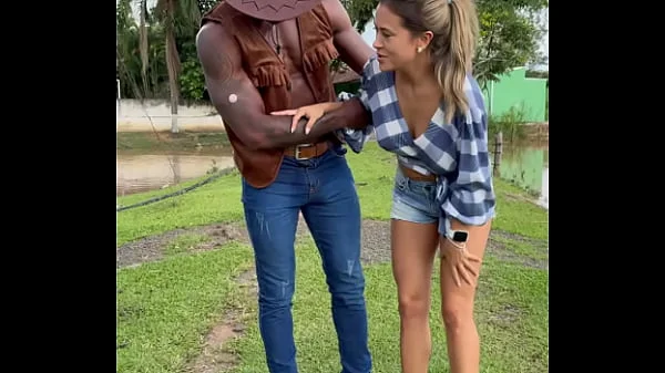 Negão bbc caseiro . fode casada patroa hotwife na fazenda / gato preto rei dos casais cucloud hotwife / VIDEO COMPLETO XVIDEORED OU SHEER LINK NO BANNER DO PERFIL / SUBSCREVA-SE NO PERFIL