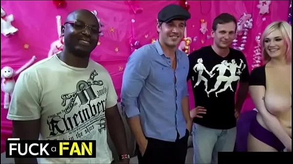 Tory Lane Bangs Fan While Megan Piper Licks Her Dripping Clit!