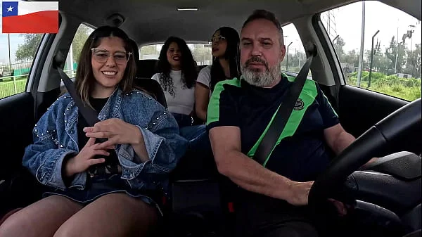 A modelo Infinitha pegou uma carona em Santiago do Chile mamou nas ruas da cidade