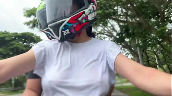 Recogí a Mi Cliente Favorito De DIDI Sin Sostén y Toco Mis Grandes Tetas Nuevamente