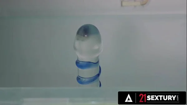 21 SEXTURY - Two Cuties Amirah Adara And Zazie Skymm Have Fun Fucking Each Other's Pussies With Toys