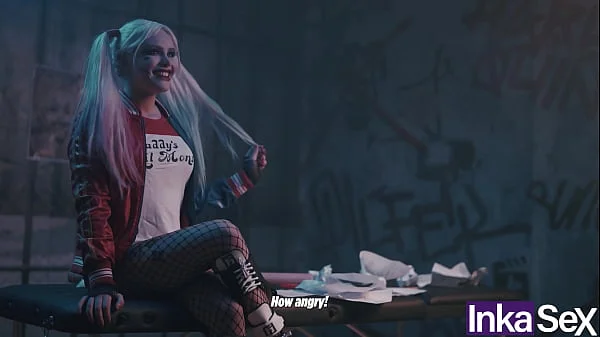 Superman introduce el bate de Harley Quinn por el ano para salvar el mundo.