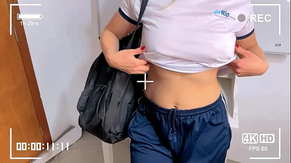 ESCÂNDALO EM ESCOLA DO RIO ALUNA E PROFESSOR FAZENDO SEXO NA SALA DE AULA E ELE FOI DEMITIDO