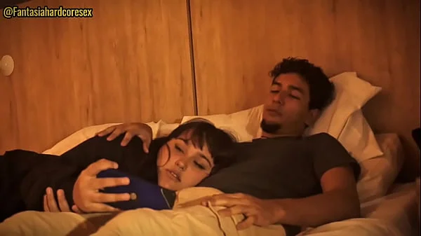 Tengo sueño hermanastro, dejame acostarme en tus piernas, pero no metas tu pene en mi boca por favor!!