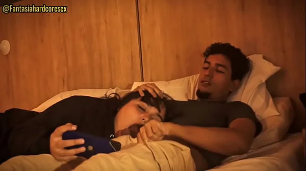 Tengo sueño hermanastro, dejame acostarme en tus piernas, pero no metas tu pene en mi boca por favor!!