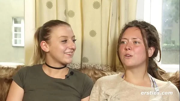 Ersties: Sofie wird zum ersten Mal von einer Frau geleckt