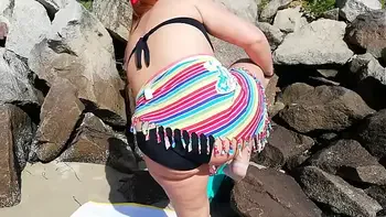 me follo el culo grande de mi amiga en la playa