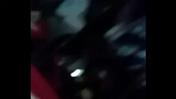 小騷貨在圓床房被男朋友搞的很爽，淫語插深壹點，老公妳的大雞吧好厲害