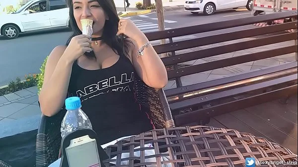 Safada Gozando em Publico com brinquedo interativo Public female orgasm interactive toy girl with remote vibe outside