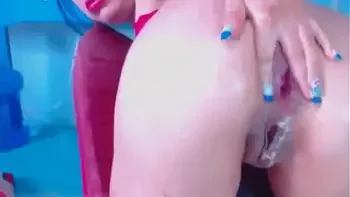 Camgirl destroys her Ass With Anal Squirt