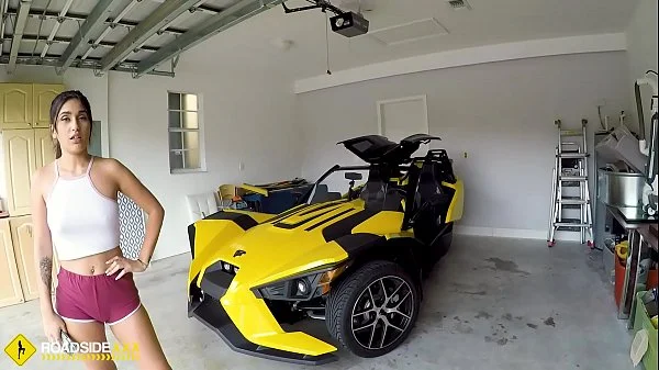 Roadside - cheating gf fucks her mechanic for cash