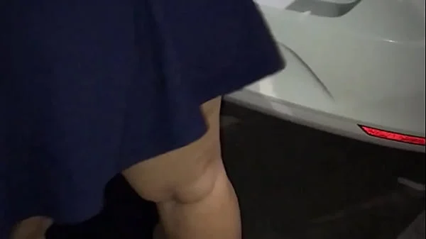 Esposa gordinha gostosa safada vai ao Mercado com o Corno que filma ela mostrando a Bunda 1