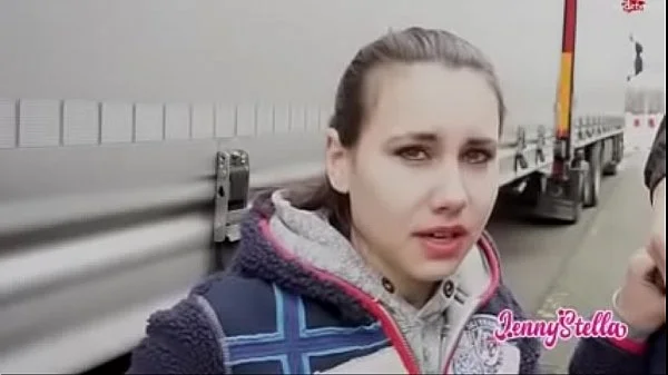 Fuck wie stabil sie am truck steht