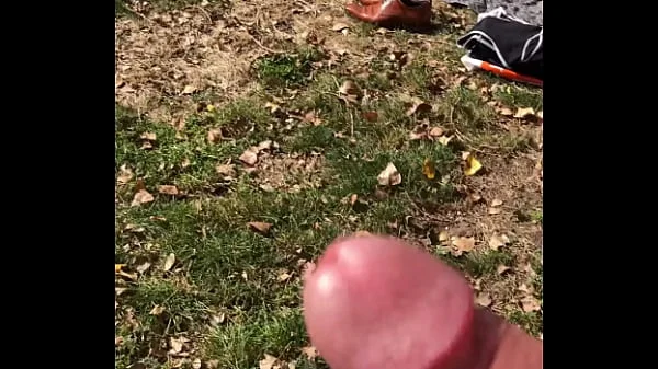 Buiten in openbaar masturberen met publiek