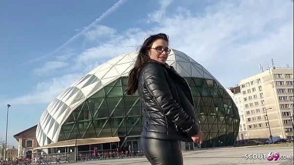 GERMAN SCOUT - Teeny mit Zahnspange bei Casting Anal gefickt