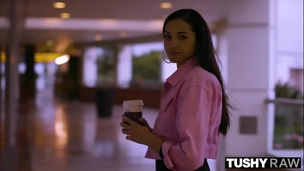 TUSHYRAW Avi Love Wears An Ass Plug All Day To Get Ga At Night