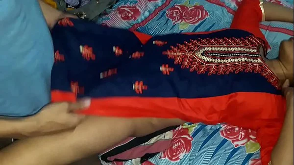 अकेले मे घर पर नौकरानी को पटाया और फिर