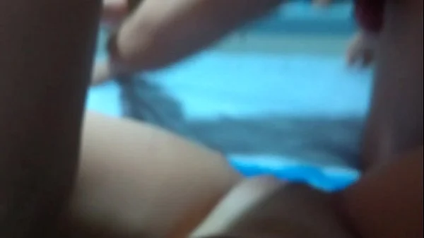 Corno limpando esperma na buceta da esposa