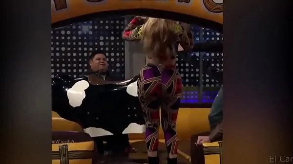 EYACULO EN SU CULO EN EL TORO MECANICO