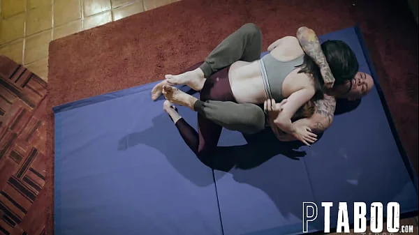 Bratty Hollywood Actress Casey Calvert Loses Sex Bet With Stuntman