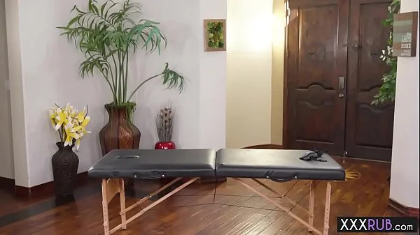 Mature with big ass massage and fucks by a professional